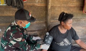 Yonif TP 860/NSK Gelar SI CEPAT, Layani Kesehatan Warga Kampung Botawa