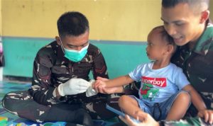 Program SI CEPAT Yonif TP 860/NSK Layani Kesehatan Balita dan Lansia di Waropen