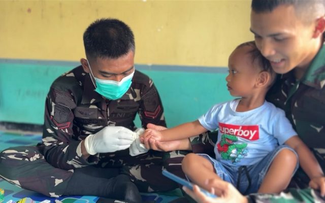 Program SI CEPAT Yonif TP 860/NSK Layani Kesehatan Balita dan Lansia di Waropen