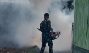 Cegah Malaria, Yonif TP 860/NSK Lakukan Fogging di Lingkungan Pangkalan