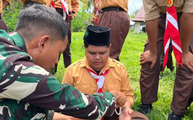 Yonif TP 860/NSK Latih Kepramukaan dan Wawasan Kebangsaan Siswa MTs Ma’arif NU Waropen