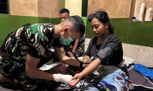 Si Cepat Yonif TP 860/NSK Datangi Rumah Warga untuk Berikan Layanan Kesehatan