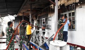 Sinergi TNI-Polri, Pemda dan Masyarakat Padamkan Kebakaran Lapas Merauke