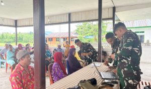 Yonif TP 860/NSK Dampingi Warga Waropen dalam Pendataan Bansos Digital