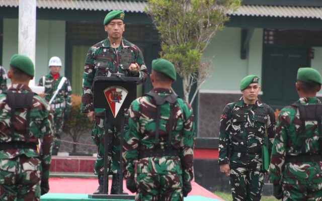 Pimpin Upacara 17-an, Danyonif TP 804/DBAY Bacakan Amanat Panglima TNI